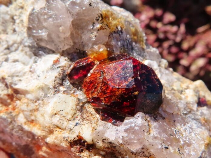 Garnet Meanings, Properties and Uses - CrystalStones.com