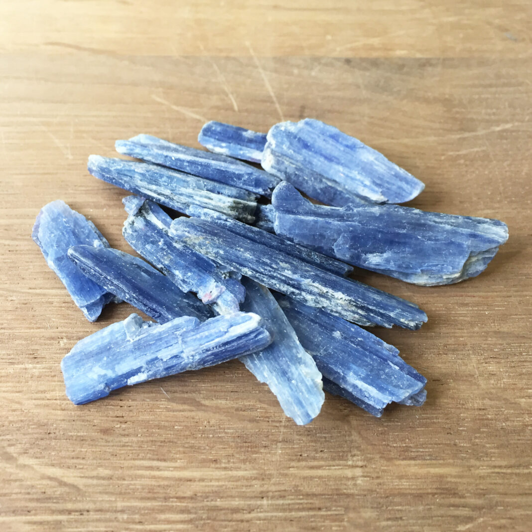 Kyanite Meanings, Properties and Uses