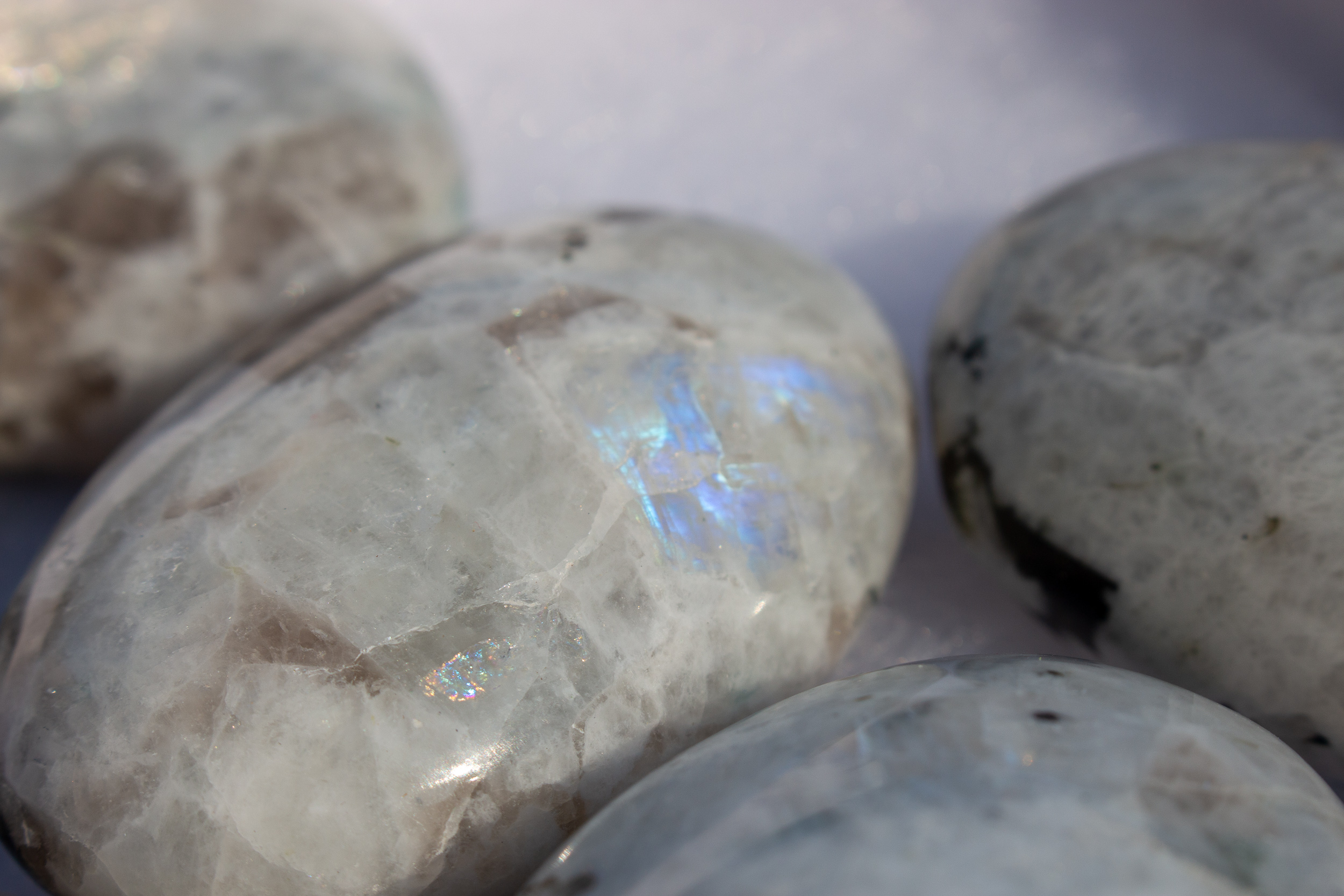 Rainbow Moonstone Meanings, Properties and Uses