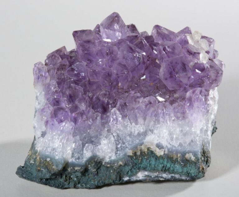 32 Powerful Crystals For Healing The "How To" Guide