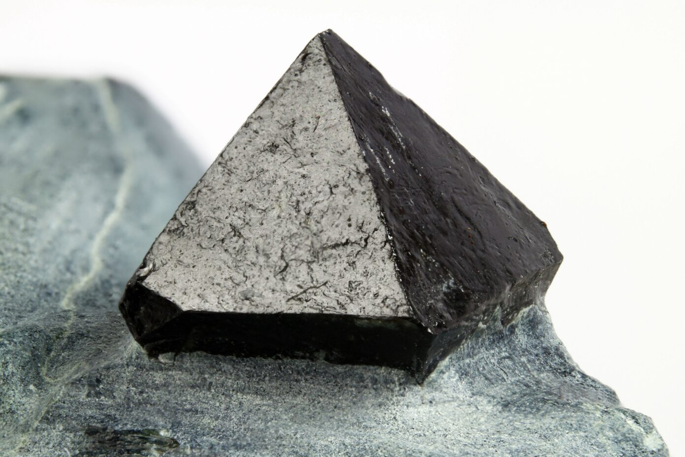 26 Powerful Crystals For Wealth and Prosperity